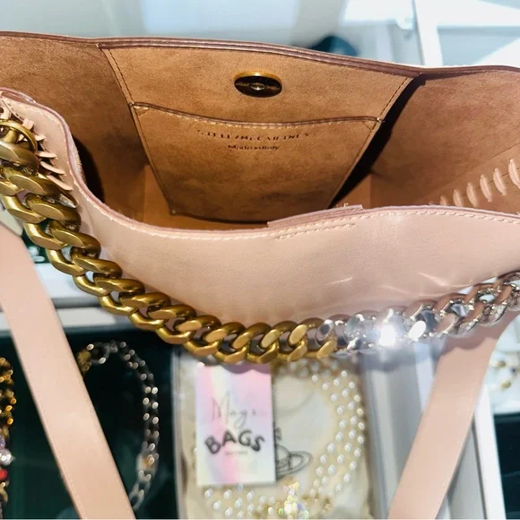 Stella McCartney: Two-Tone Bucket Frayme Chain-Link Crossbody Tote Bag - Picture 10 of 16